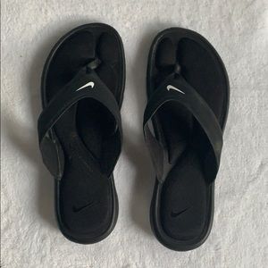 Black Nike Flip Flops